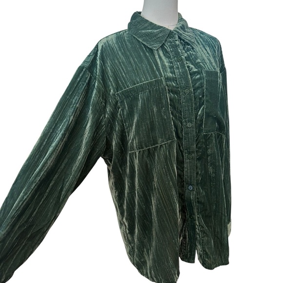 NEW Women's XL Green Crushed Velvet Soft Long Sleeve Casual Button-Up Top - Picture 3 of 5